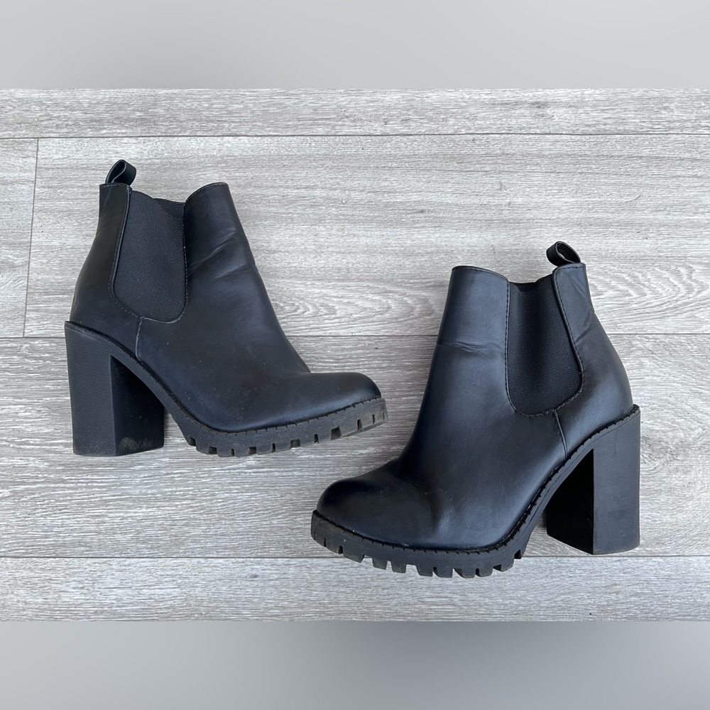 Women’s boots size 7.5 unbranded